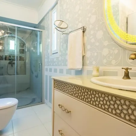 Villa Luxurious With Bosphorus View In Cengelkoy *